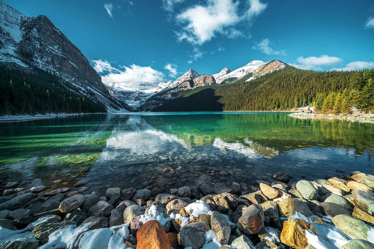 Discover the Untapped Beauty: Dive into the Mesmerizing World of Lakes!